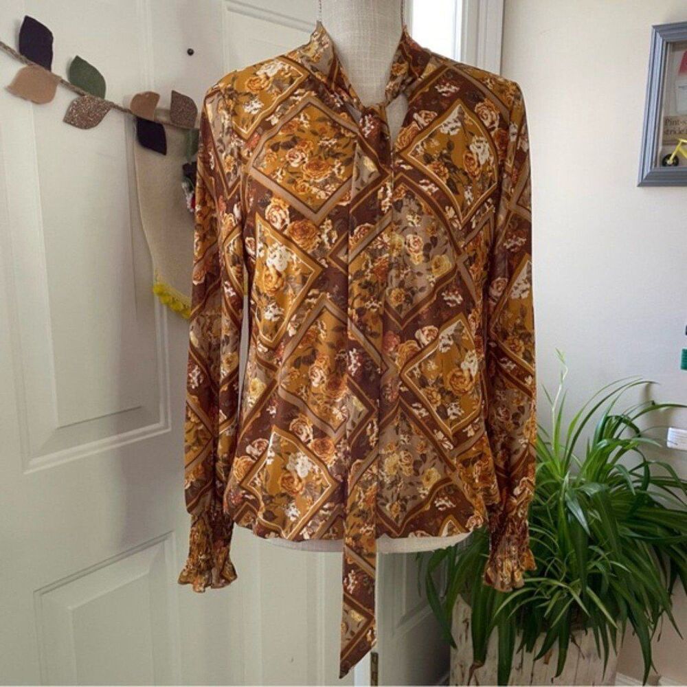 Luna Floral V-Neck Women’s Top Blouse (Size M)